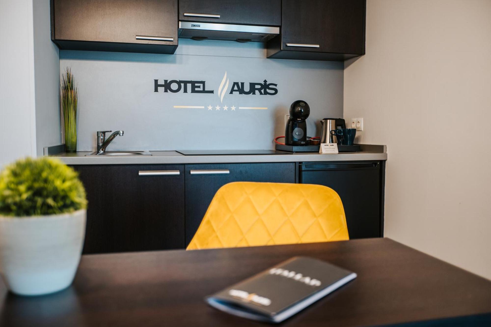 Hotel Auris Szeged Quarto foto